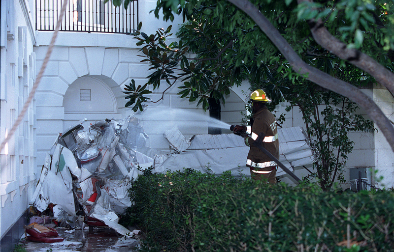 Illustration for article titled That Time a Plane Crashed Into the White House’s Front Yard